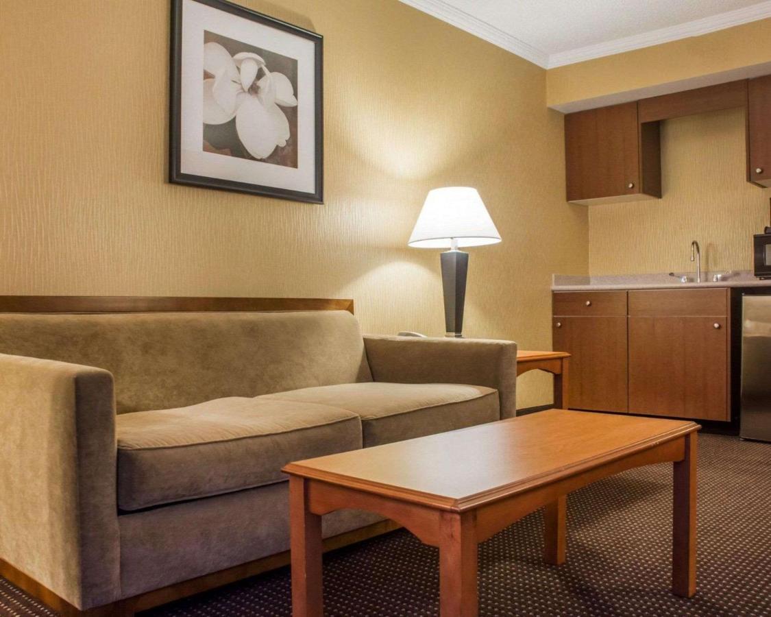 אוסווגו Clarion Hotel & Suites Riverfront מראה חיצוני תמונה