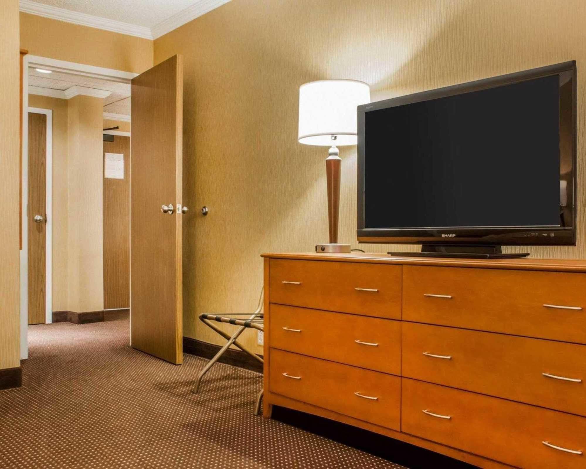 אוסווגו Clarion Hotel & Suites Riverfront מראה חיצוני תמונה