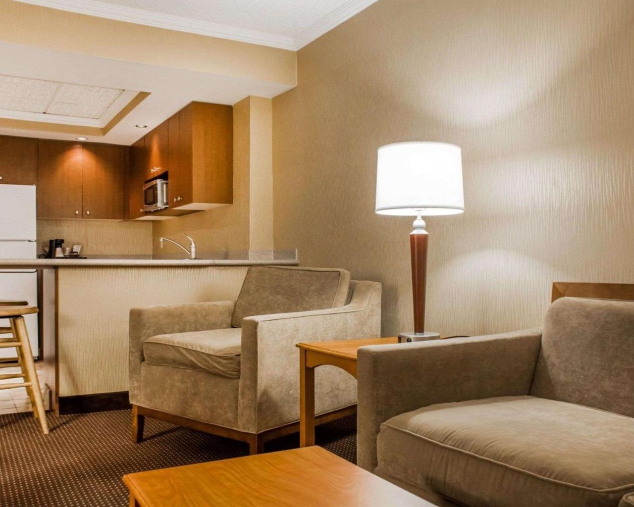 אוסווגו Clarion Hotel & Suites Riverfront מראה חיצוני תמונה